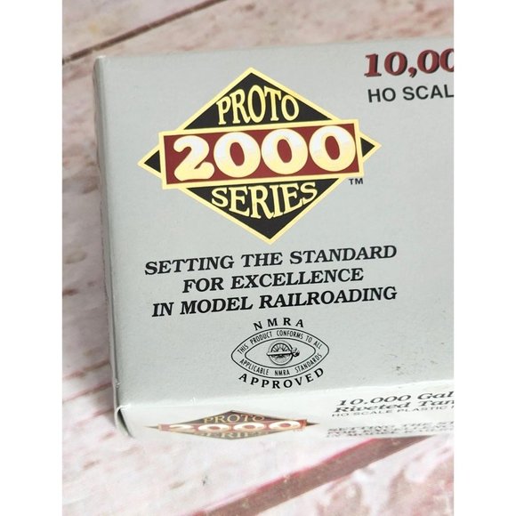 Proto 2000 Series 10,000 Gallon Type 21 Riveted Tank Car HO Scale - Model Train - Picture 10 of 16